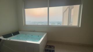 High Rise Lavish Room with Jacuzzi & Amazing View in zirkapur - Zirakpur - 4