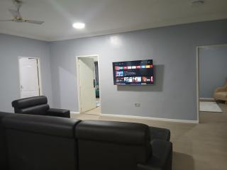 Modern Three Bed Room Apartment in Accra - Manhia - 3