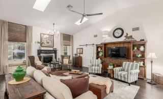 Serene Oasis Getaway w/Heated Pool+Outdoor Space! - Lemontree - 8