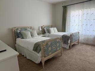 Serene Oasis Getaway w/Heated Pool+Outdoor Space! - Lemontree - 1