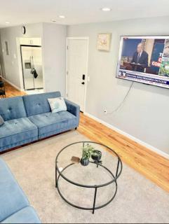 Cozy Comfort 3BR with parking and sleeps up to 8 - Irvington - 9