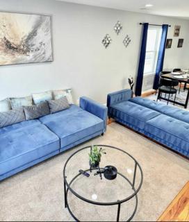 Cozy Comfort 3BR with parking and sleeps up to 8 - Irvington - 8