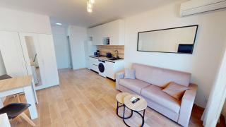 55E - Superbe studio climatisé entièrement rénové au 5ème et dernier étage sur le bord de Mer de Menton - 3