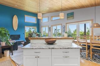 Panoramic Rainforest & Ocean Views, Fire Pit & EV Plug in Ucluelet - 7