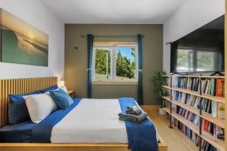 Panoramic Rainforest & Ocean Views, Fire Pit & EV Plug in Ucluelet - 1
