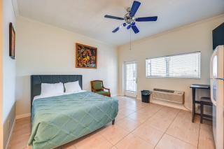 Sail and Soak Naples Condo with Heated Pool Access - Naples - 6
