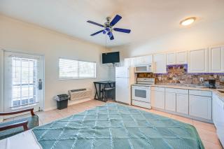 Sail and Soak Naples Condo with Heated Pool Access - Naples - 5