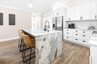 Alluring Luxury Oasis, Modern Comfort & Relaxation - Wellington - 5