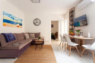 Stylish Seaside Apartment-Just 50m from the Beach - Loutraki - 0