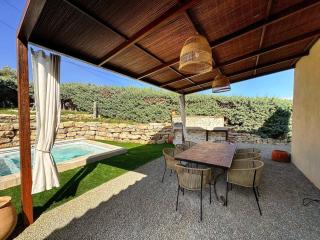 Villa Marthe, maison rénovée avec terrasses, piscine et vue sur le village d'Aups - Aups - 0