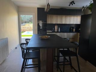 Villa Marthe, maison rénovée avec terrasses, piscine, clim et vue sur le village d'Aups - 5