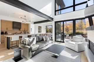 Walk to Ski-Lift - Canyons Village Center Sleeps 13 - Park City - 0