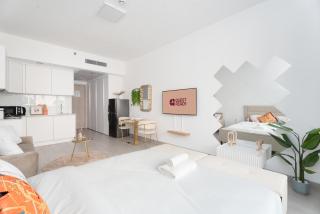 GuestReady - Rooftop Pool l Garden l Nice Balcony - 5