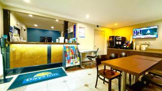 Days Inn by Wyndham Los Angeles LAX/ Redondo&ManhattanBeach - Lawndale - 3