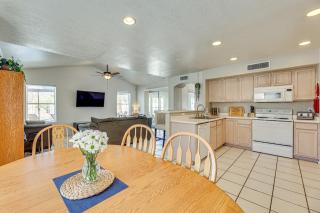 Swim with a View! Scenic Desert Retreat in Glendale - Phoenix - 1