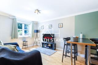 Newly Refurbed Warwick Apt 2BR Sleeps 3 Free Parking - Warwick - 0