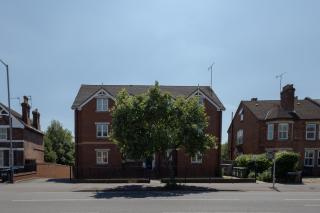 Newly Refurbed Warwick Apt 2BR Sleeps 3 Free Parking - Warwick - 1