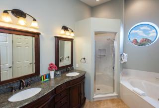 Uptown-Epic Views-Hot Tub-3 King Beds-Walk to Town - Sedona - 6