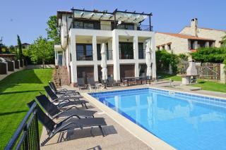 Six bedroom luxury villa with private pool in quiet residential area near beaches - 8