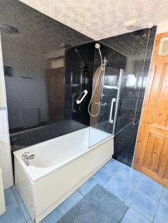 Stylish Coastal Retreat in Saltcoats - Stevenston - 6