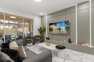 5 Bedrooms 45 Bathrooms Solara 2328Zp - 2