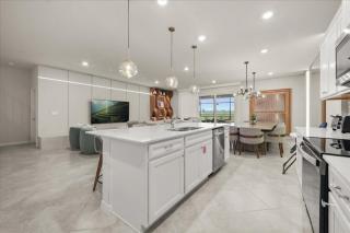 10 Bedrooms 8 Bathrooms Windsor Cay 15973Cc - 2