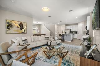 7 Bedrooms 65 Bathrooms Solara 9022Pc - 9