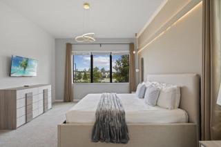 12 Bedrooms115 Bathroomsparadiso Grande6246Ss - 1