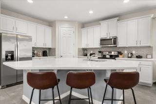 7 Bedrooms 65 Bathrooms Solara 9022Pc - 2