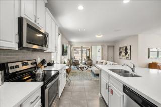 7 Bedrooms 65 Bathrooms Solara 9022Pc - 2