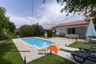 #329 Families Only - Jacaranda by Home Holidays - 0