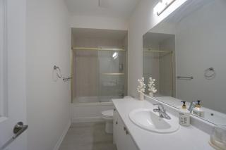 New custom-built house in Toronto - Toronto - 2
