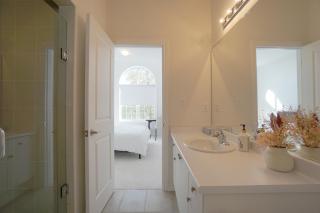New Custom-built House Close to Rogers Stadium - 5