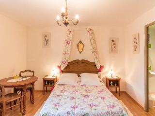 Maison de village au calme avec grand verger - FR-1-583-446 - - 2