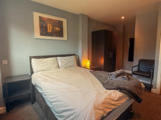 Quayside Apartment with Parking Sleeps 2 - Newcastle upon Tyne - 1