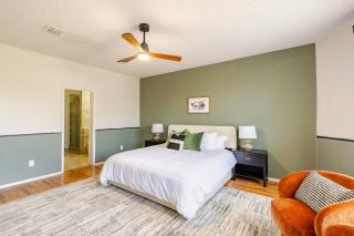 Hot Tub | Game Room | Fire Pit | Epic & AT&T |12+ - Grand Prairie - 2
