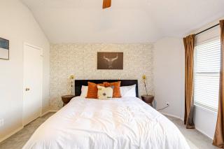 Hot Tub | Game Room | Fire Pit | Epic & AT&T |12+ - Grand Prairie - 5
