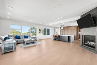 Elegant Retreat in Nanaimo with Style & Comfort - Nanaimo - 2