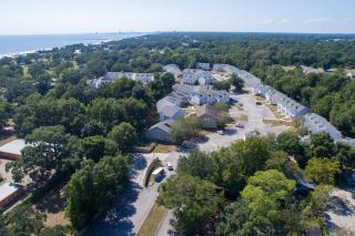 Cheerful 3 bedroom townhome Pool! Beach! Fun! - 9