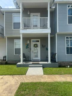 Cheerful 3 bedroom townhome Pool! Beach! Fun! - Gulfport - 5