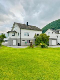 Spacious holiday home by the fjord and mountains - Sæbø - 7