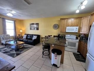 Gorgeous 3 bedroom townhome Walk to the beach - Gulfport - 6