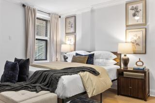 Brownstone 2 Bed with Private Backyard near Subway - 3