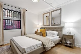 Brownstone 2 Bed with Private Backyard near Subway - New York - 1