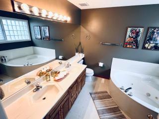 The Games House Retreat - 3 Bedrooms 3 Baths Sleeps 8, Free Parking - Calgary - 7