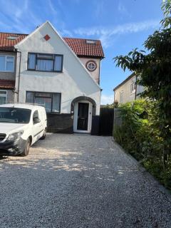 Double Guest Room 40 minutes from Central London - Chessington - 5