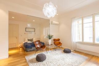 Lavish Living steps from the Basilica - Budapeste - 9