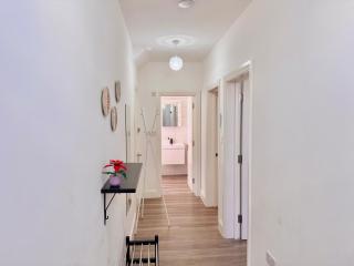 Cosy 1-Bed Flat 30min to Central London & Parking - London - 9