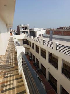 Shiva Kashi Inn - 8