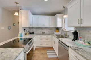 Charming Retreat with Pool Games Near Beach - 8